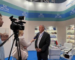 Директор издательства «Адукацыя і выхаванне» Валентин Янович Новогродский представил иностранным и белорусским журналистам значимые проекты издательства Директор издательства «Адукацыя і выхаванне» Валентин Янович Новогродский представил иностранным и белорусским журналистам значимые проекты издательства